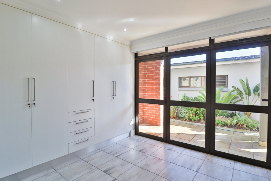 8 Bedroom Property for Sale in Reebok Western Cape